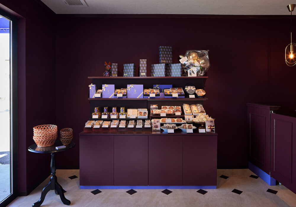 内装デザインの事例(ケーキ屋商品棚)｜＆A