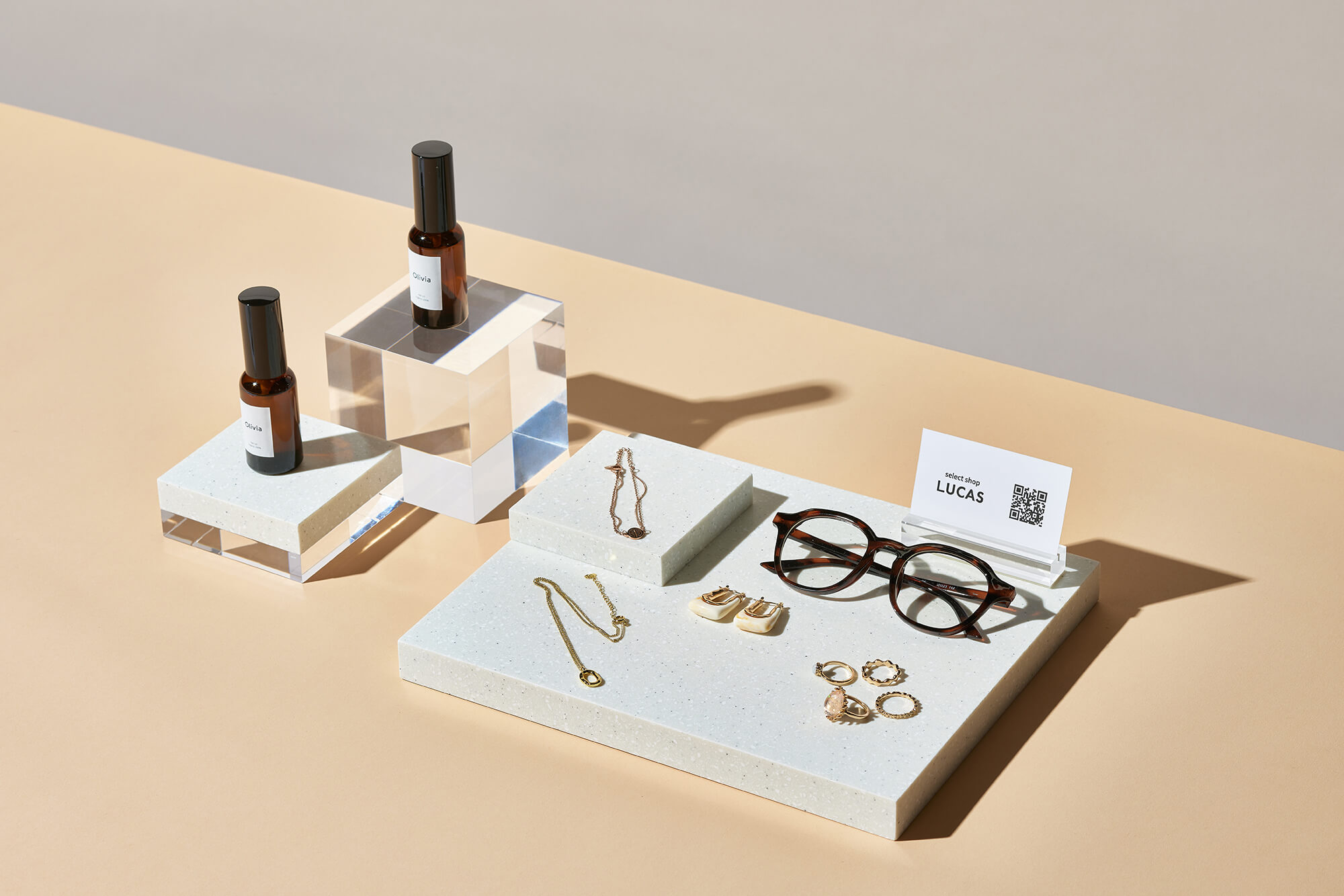 プロダクトの事例(ディスプレイツール-アクセサリー)｜＆A