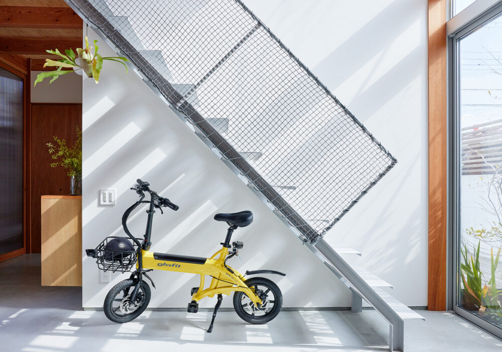 プロダクトの事例(電動バイク室内保管シーン)｜＆A