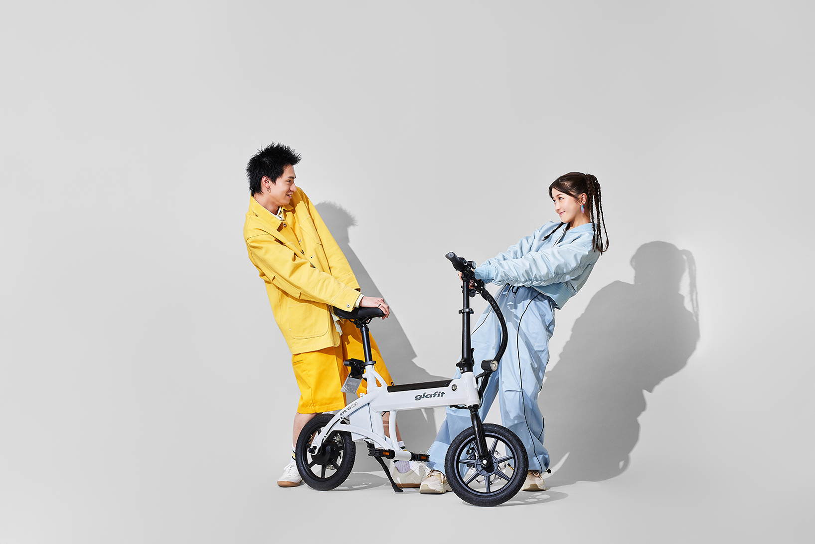 プロダクトの事例(電動バイクWEB用イメージ)|&A