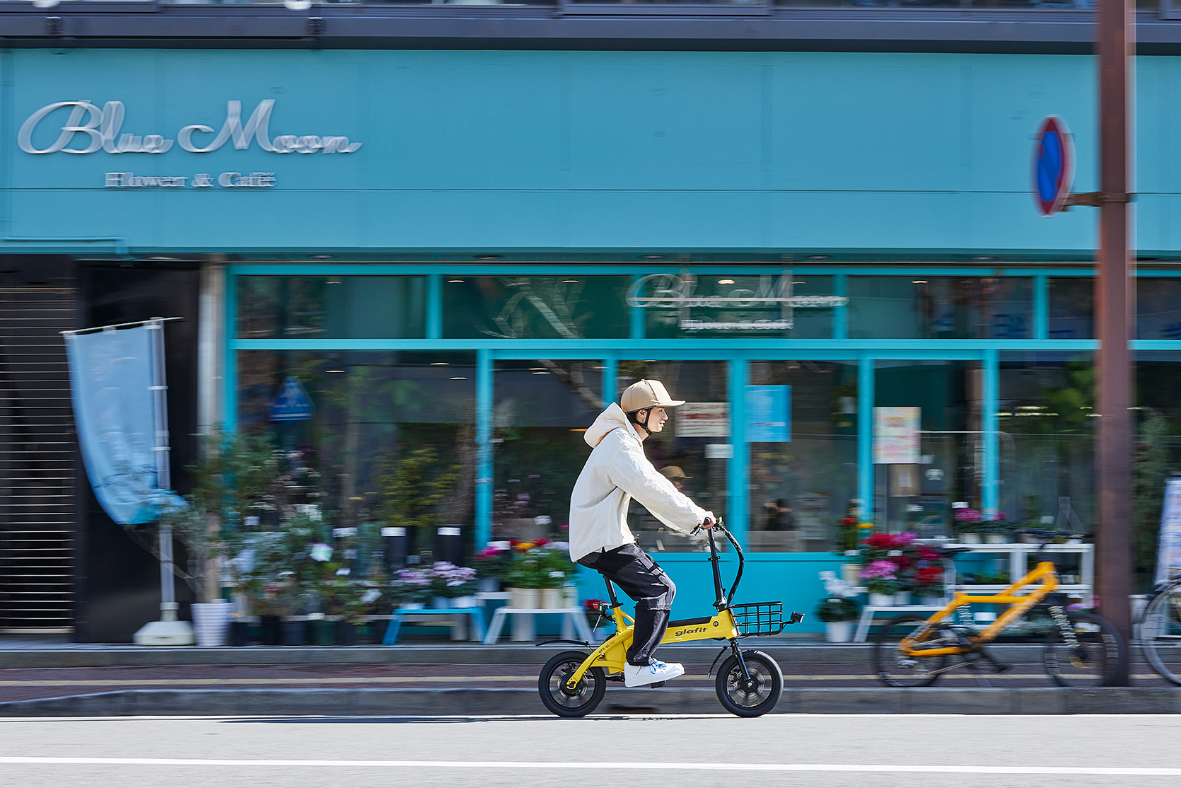 プロダクトの事例(電動バイクNFR-01-Lite走行シーン)|&A