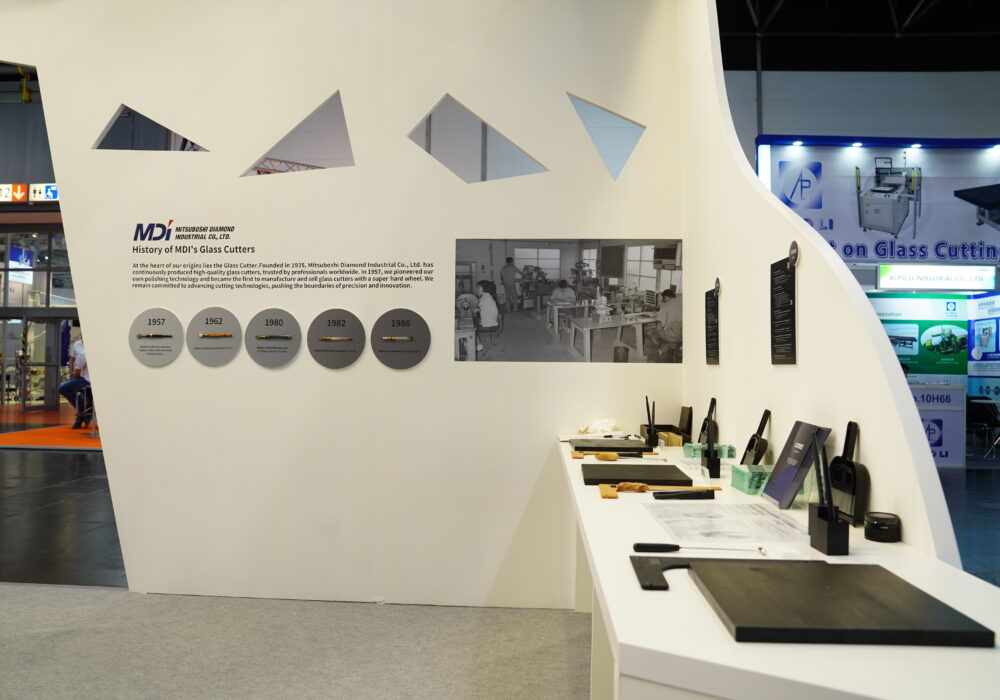 海外展示会の事例(ブース内部)｜＆A