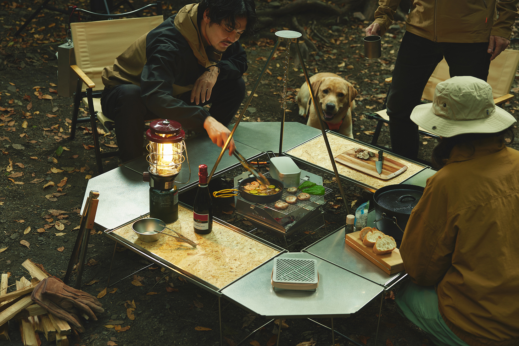 プロダクトとブランディングの事例(焚き火台とテーブル使用シーン撮影)|&A